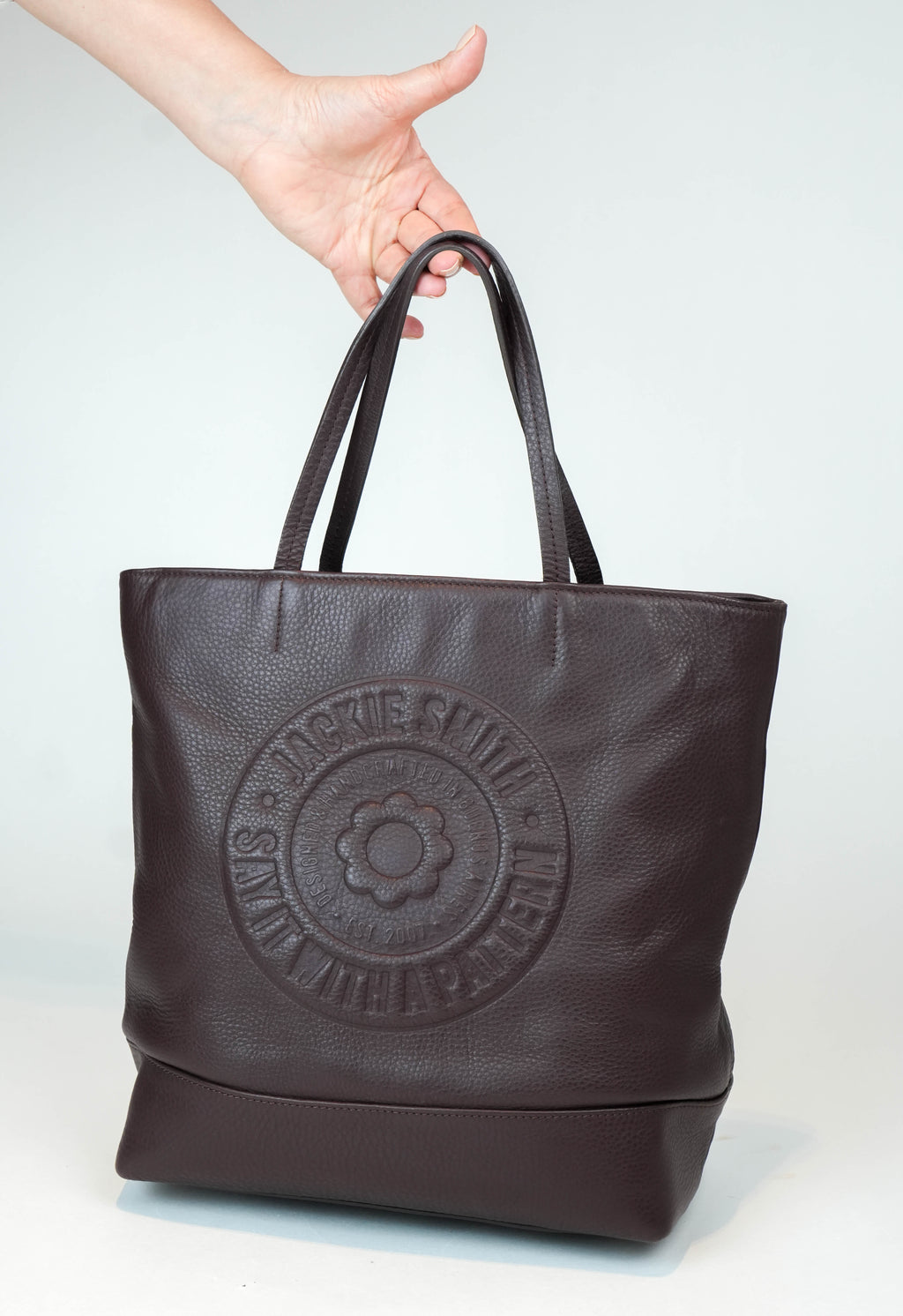 Tote Jackie Smith Sello – Cuero Chocolate