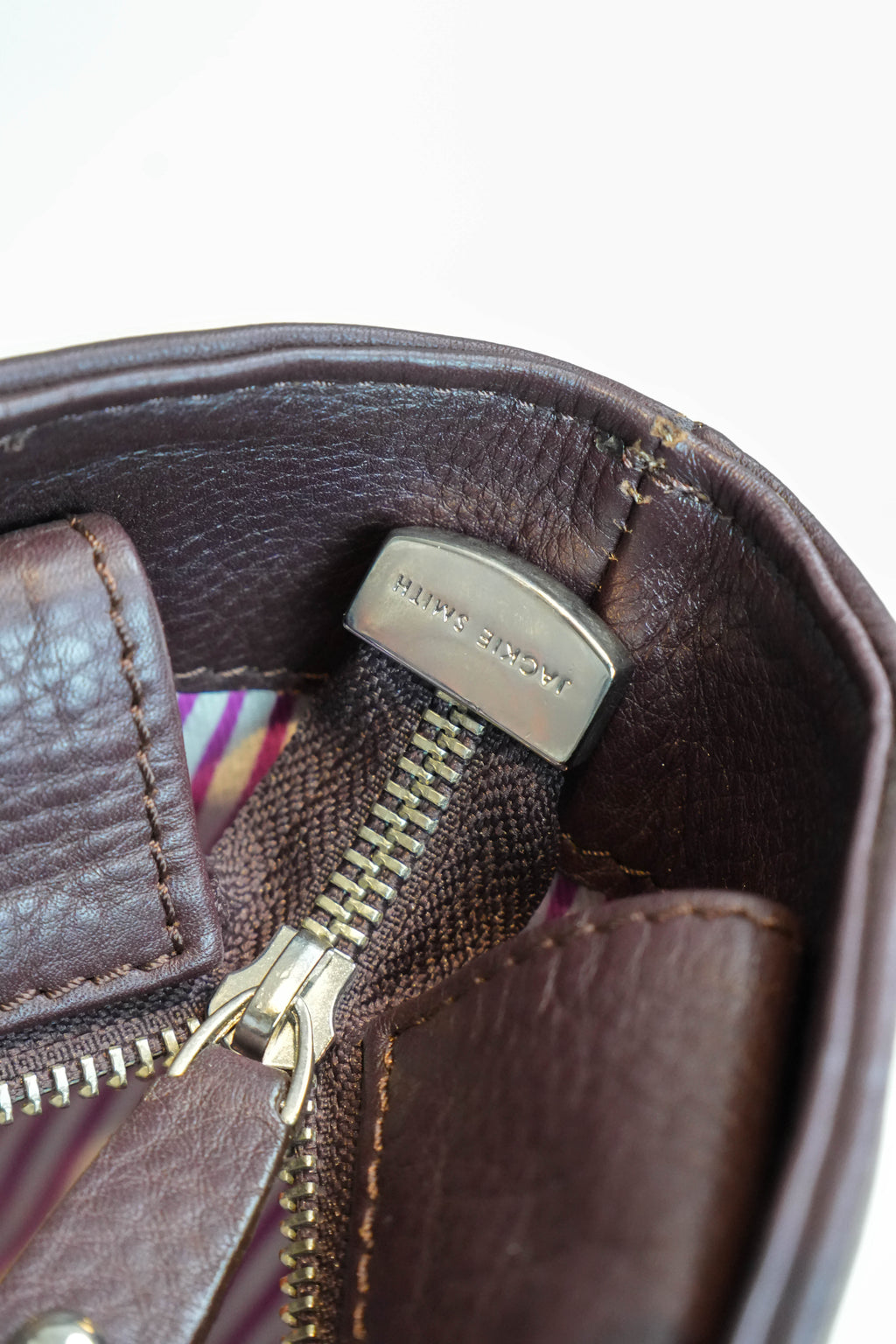 Tote Jackie Smith Sello – Cuero Chocolate