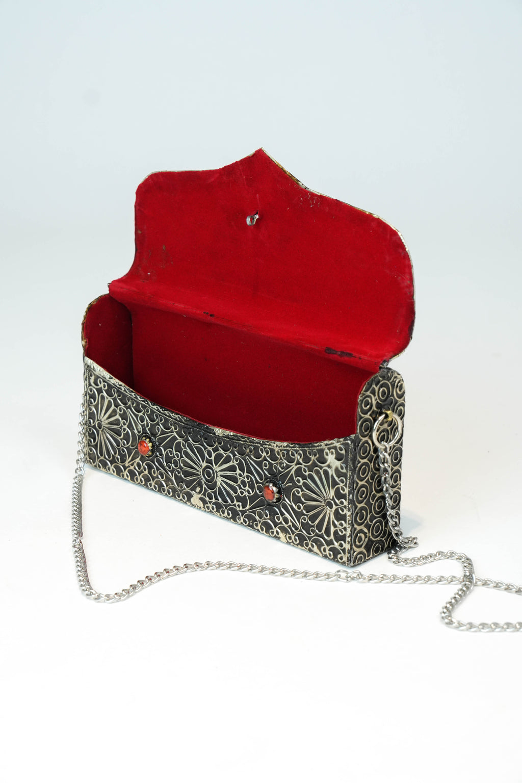 Clutch Marroquí Filigrana Roja — Latón